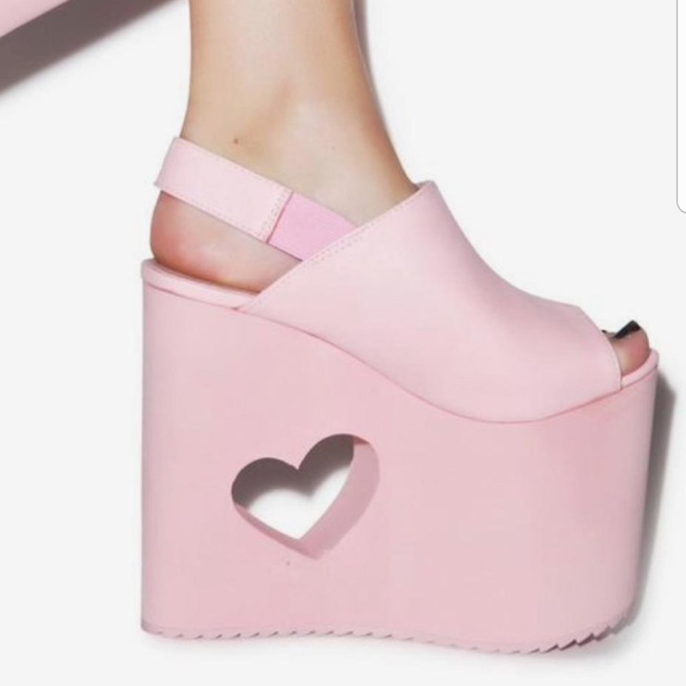 YRU Sz 9 Heart platforms!